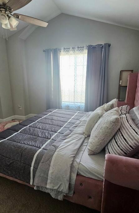 קונקורד Gorgeous 3 Bedroom Home With Cable Tv In All Rooms & Free Wi-Fi מראה חיצוני תמונה