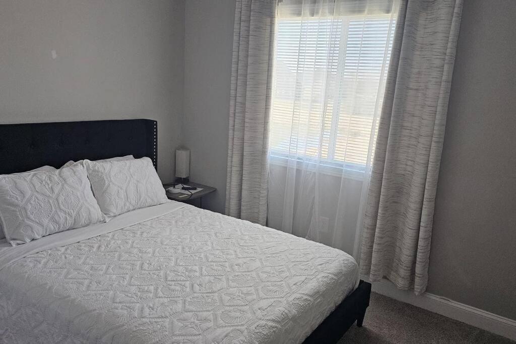 קונקורד Gorgeous 3 Bedroom Home With Cable Tv In All Rooms & Free Wi-Fi מראה חיצוני תמונה