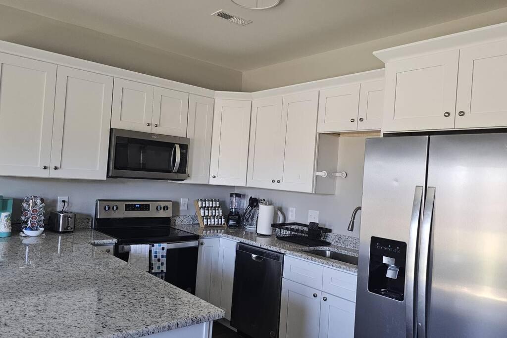 קונקורד Gorgeous 3 Bedroom Home With Cable Tv In All Rooms & Free Wi-Fi מראה חיצוני תמונה